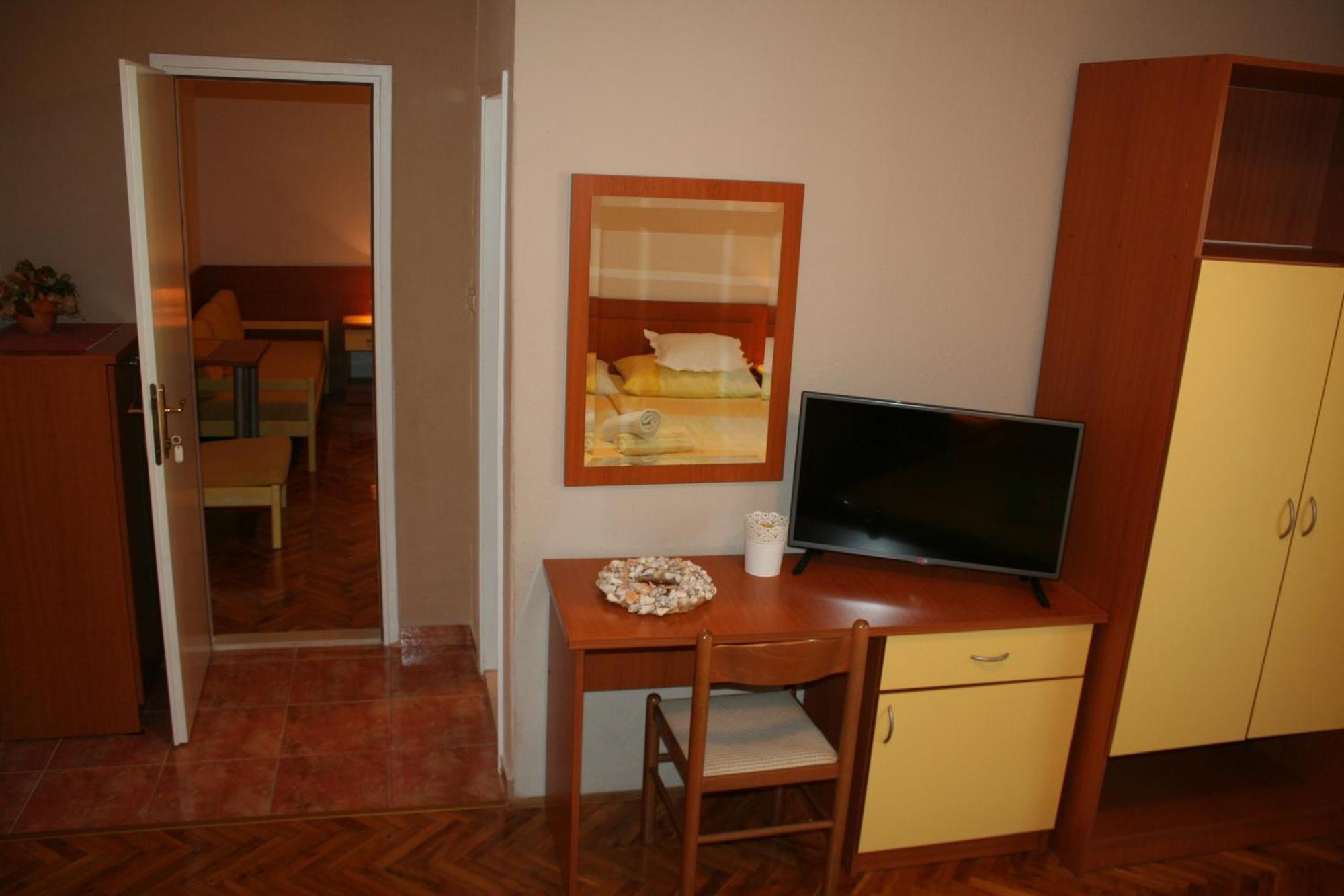 Rooms & Apartments Villa Anka Tučepi الغرفة الصورة